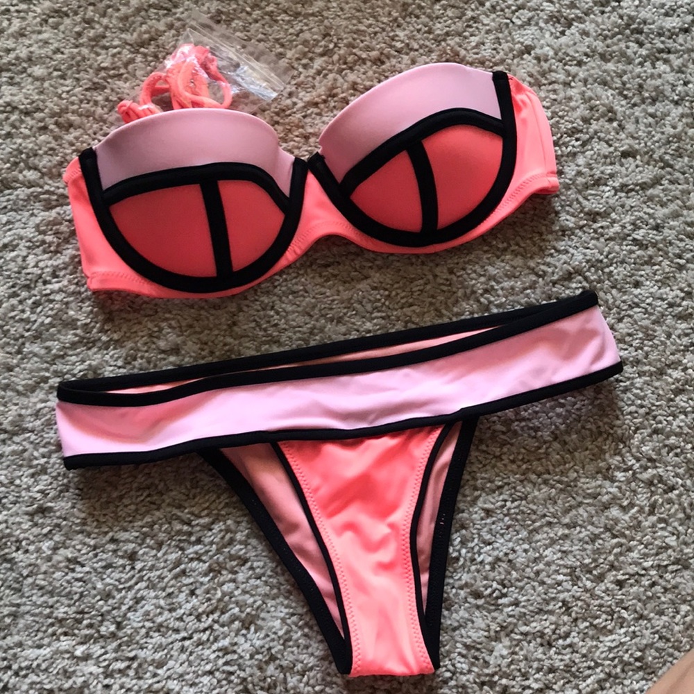 NWOT Victoria’s Secret bikini
